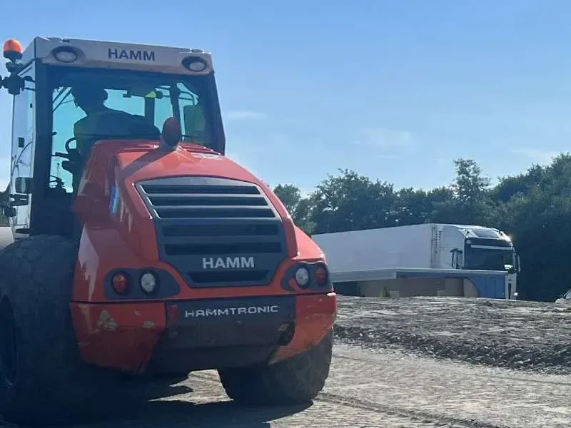 Orange vält på en arbetsplats